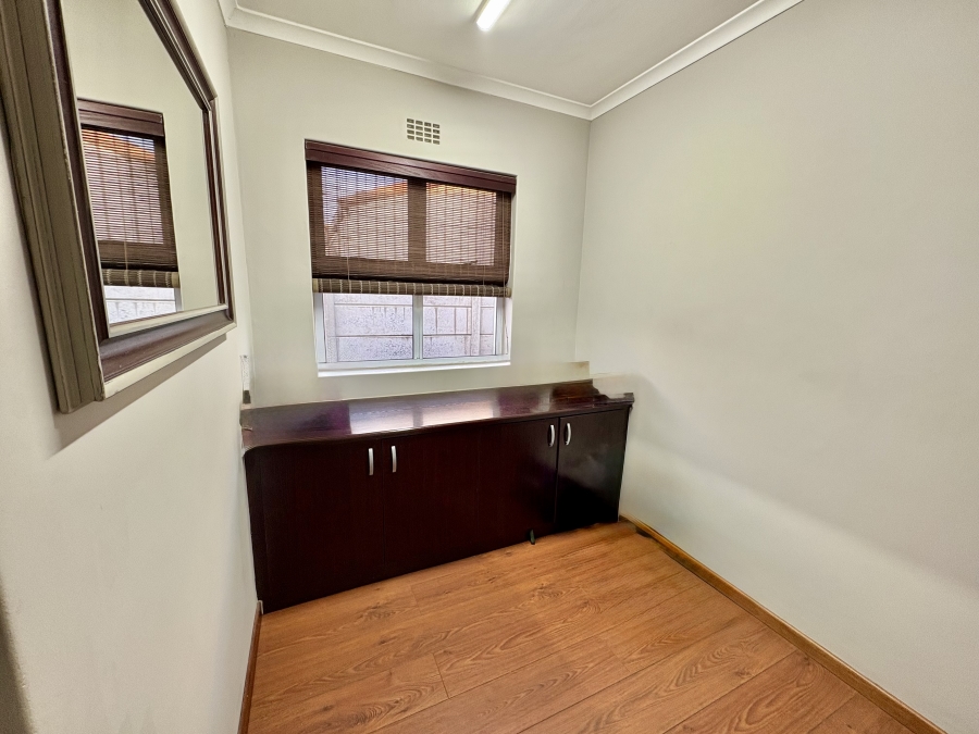 To Let 3 Bedroom Property for Rent in Sunningdale Western Cape